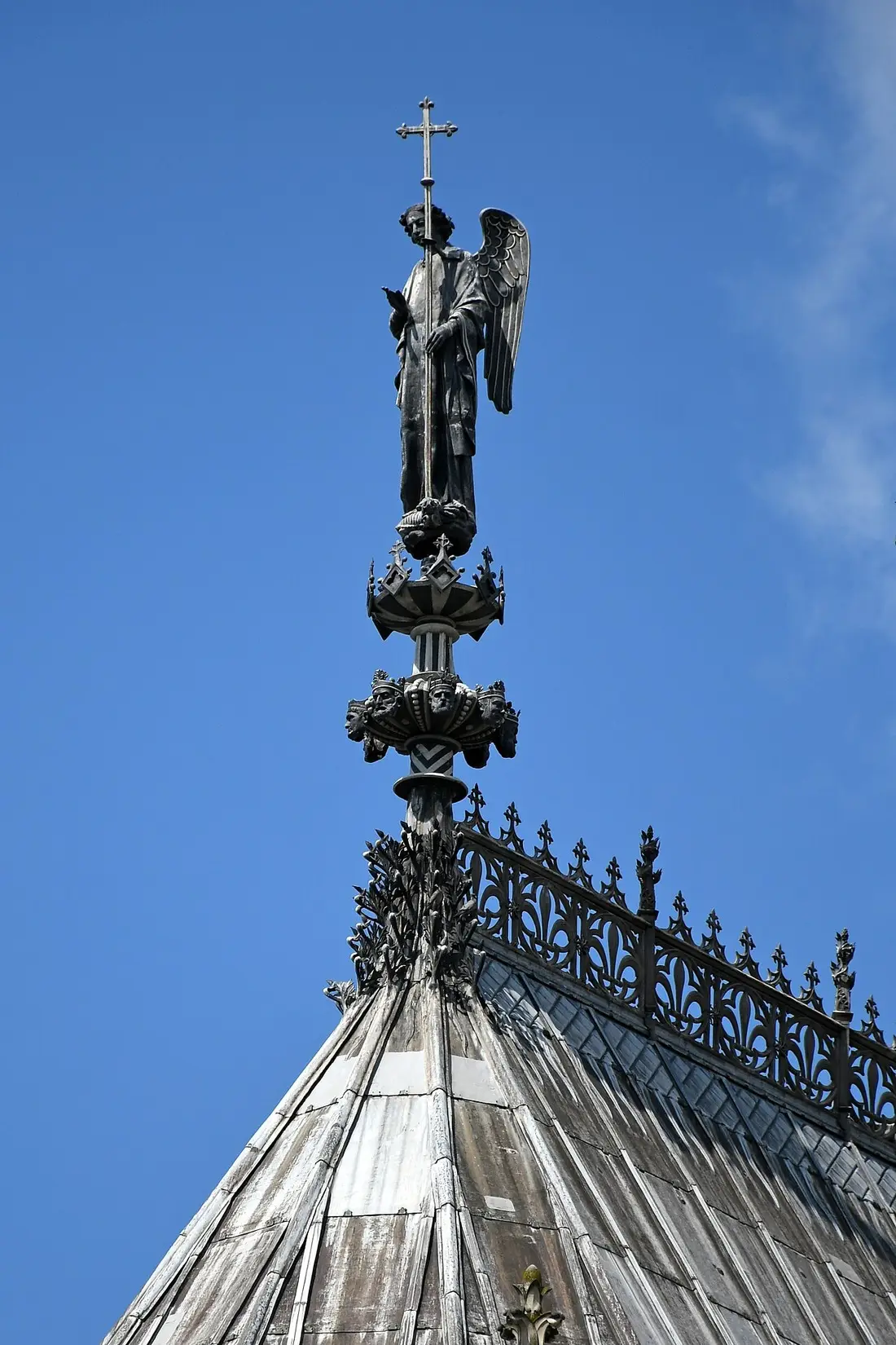 Exterior of Sainte-Chapelle showing the apse and the upper-chapel windows