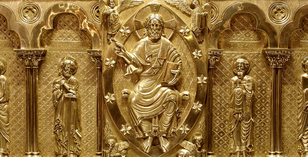 The gilded altar frontal showing Christ in Majesty above the apostolic tomb in Santiago Cathedral.