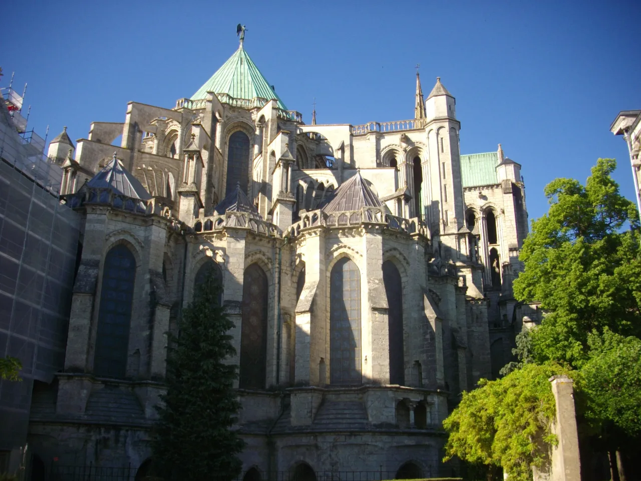 The chevet of Chartres Cathedral, its ring of flying buttresses and radiating chapels rising above the trees at the east end.