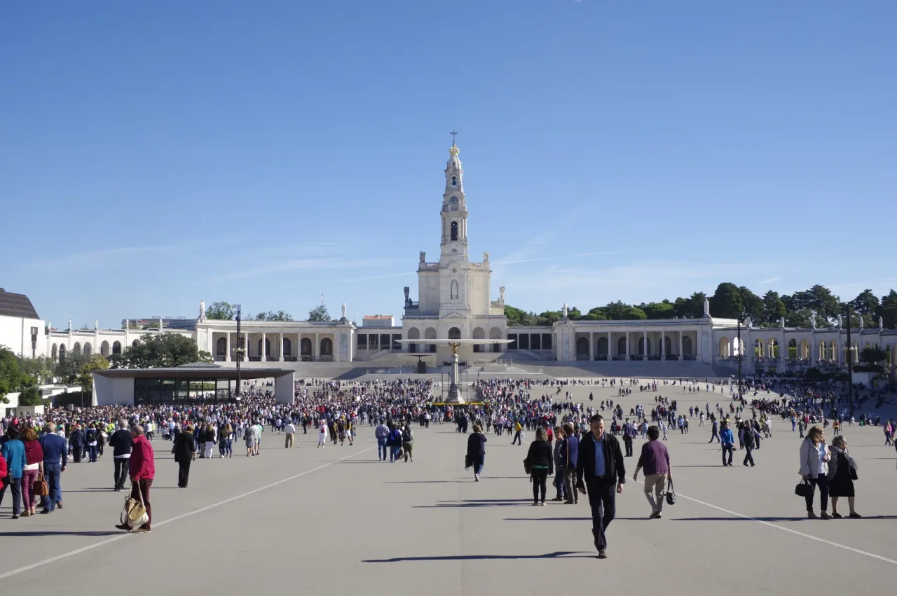 Pilgrims crossing the esplanade before the Basilica of Our Lady of the Rosary at the Sanctuary of Fatima.