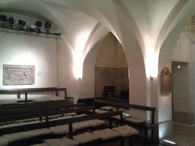 The vaulted crypt of the Martyrium chapel on the Rue Yvonne Le Tac in Montmartre.